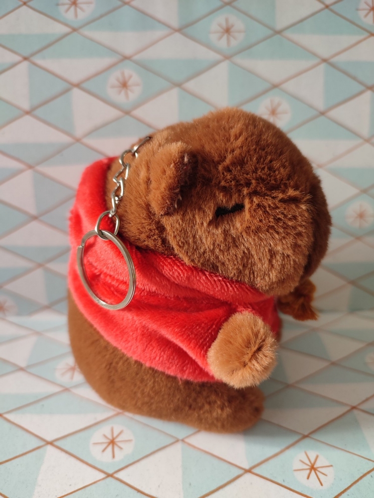 Мягкая плюшевая игрушка - брелок Капибара в красном худи capybara  0